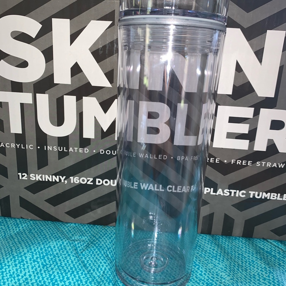 Skinny tumbler cups • comes with straws